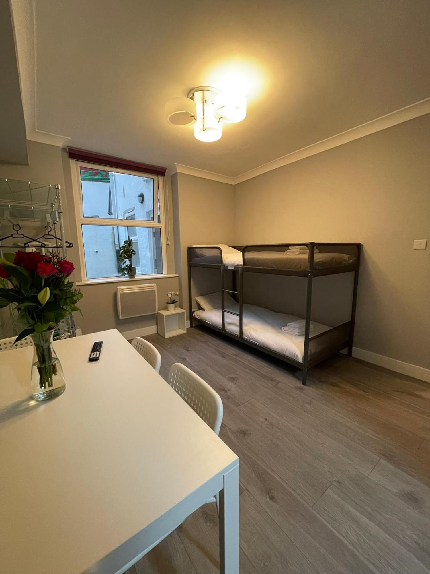 Westminster Inn Лондон Экстерьер фото