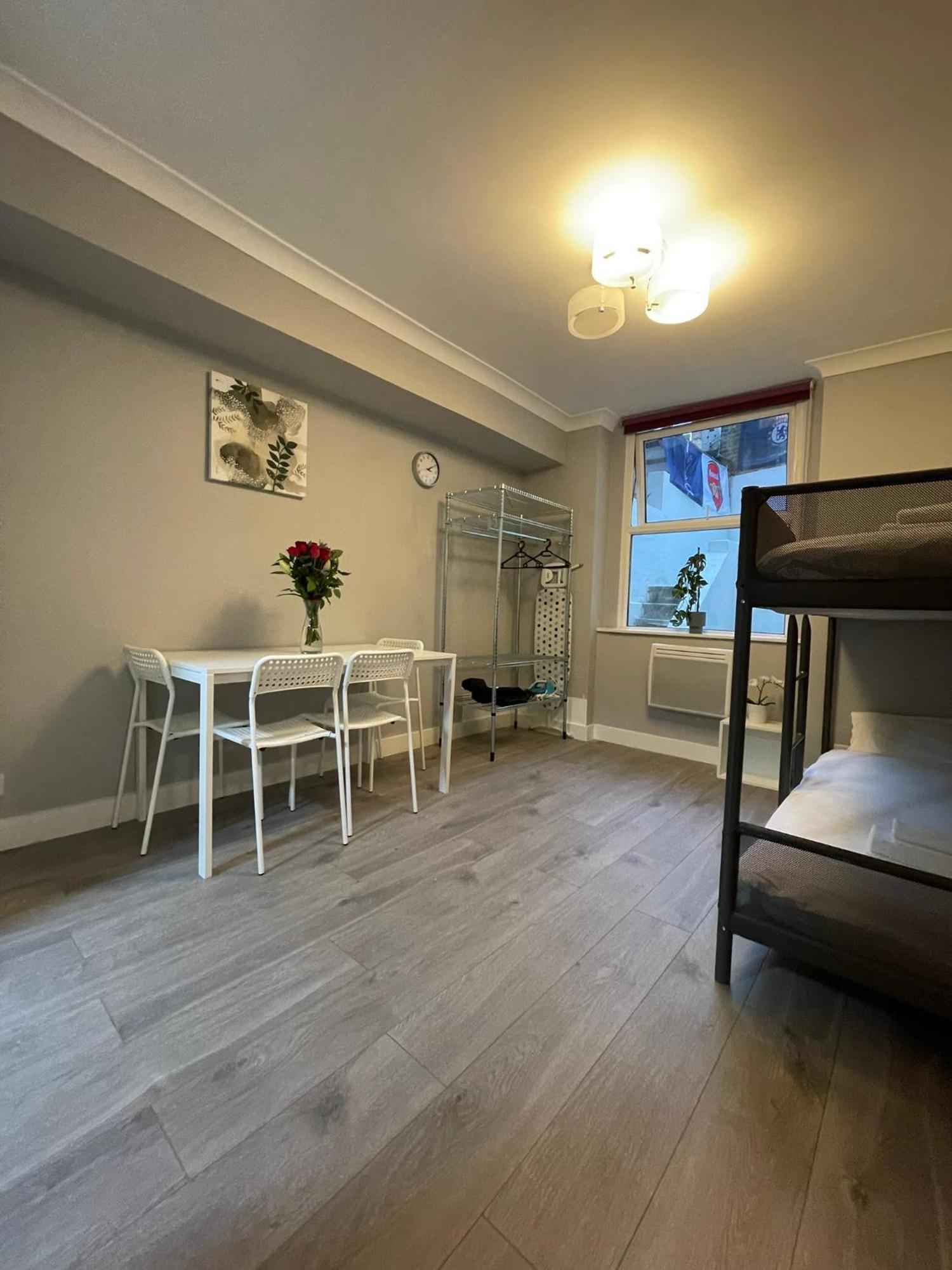 Westminster Inn Лондон Экстерьер фото