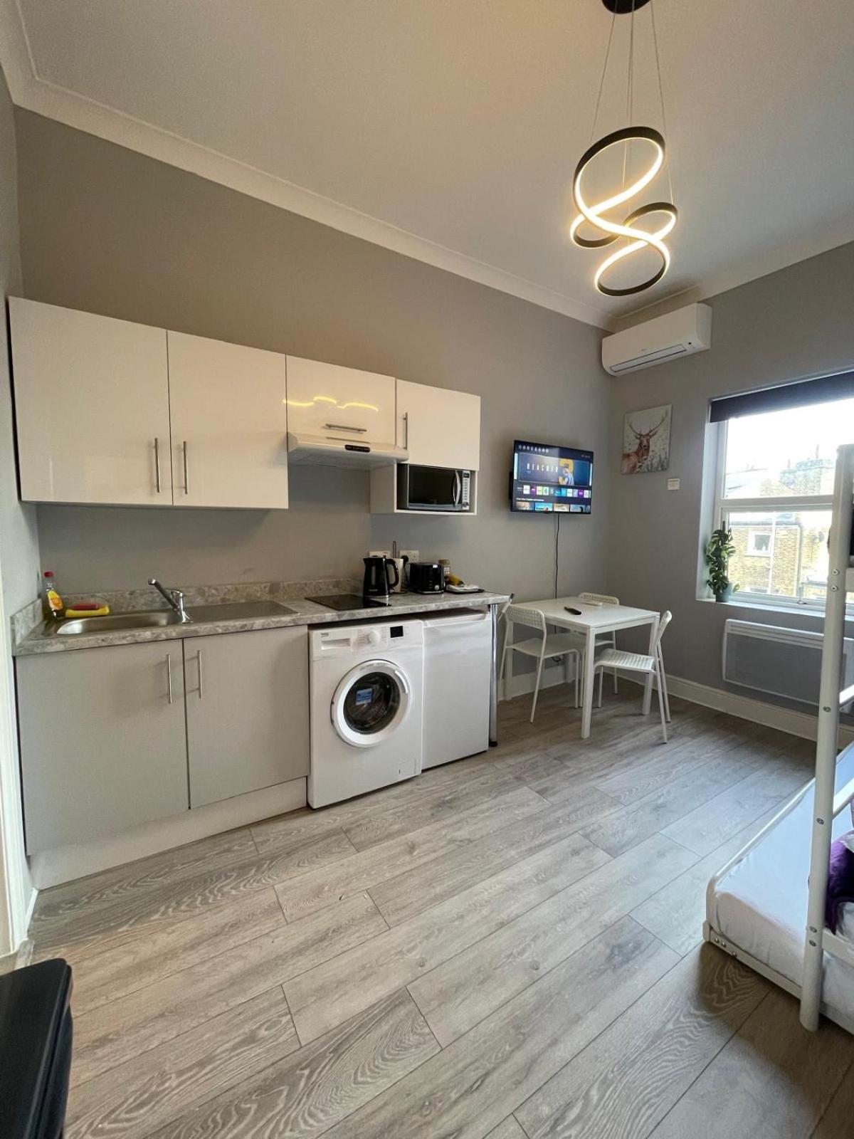Westminster Inn Лондон Экстерьер фото