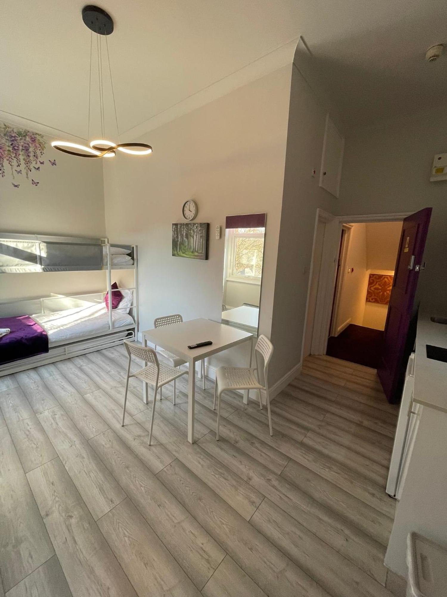 Westminster Inn Лондон Экстерьер фото